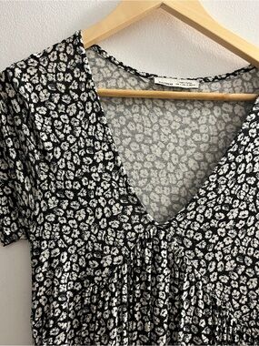 Pull&Bear Black & White Floral V-Neck Dress